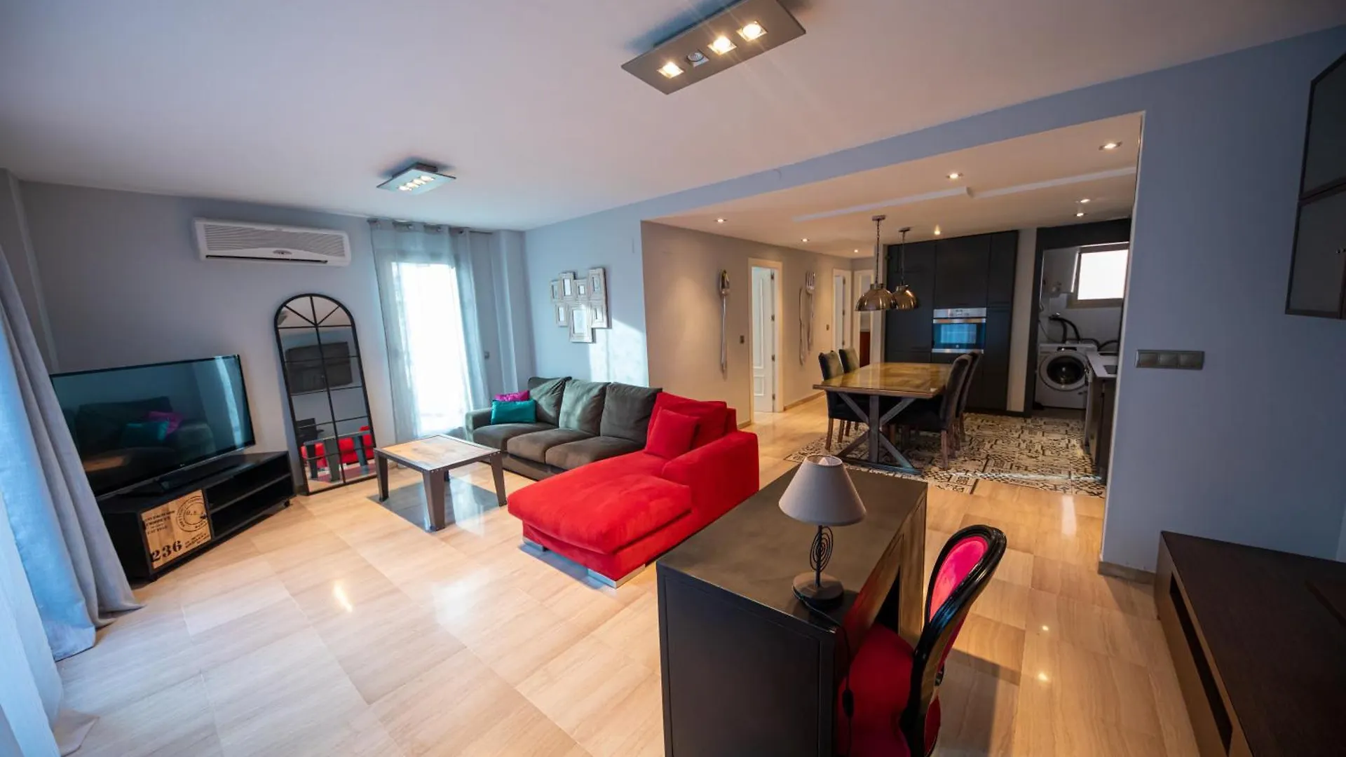 Atico Moderno Y Centrico Con Balcon Curvo En Jaen Apartment