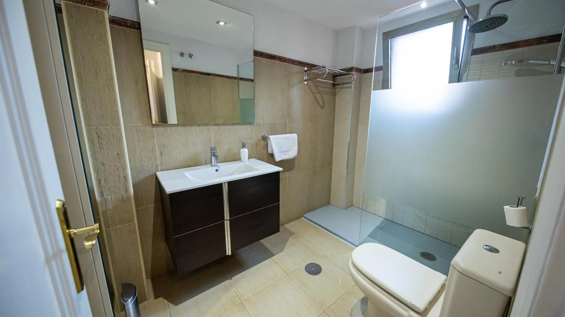 Atico Moderno Y Centrico Con Balcon Curvo En Jaen Apartment