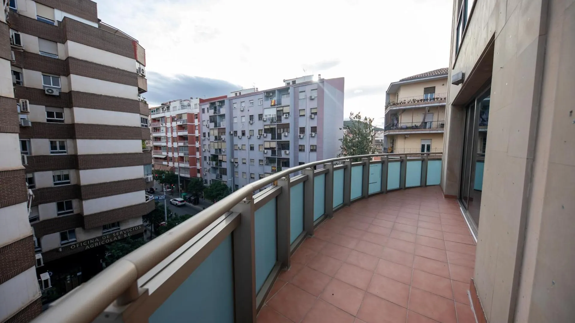 Atico Moderno Y Centrico Con Balcon Curvo En Jaen Apartment